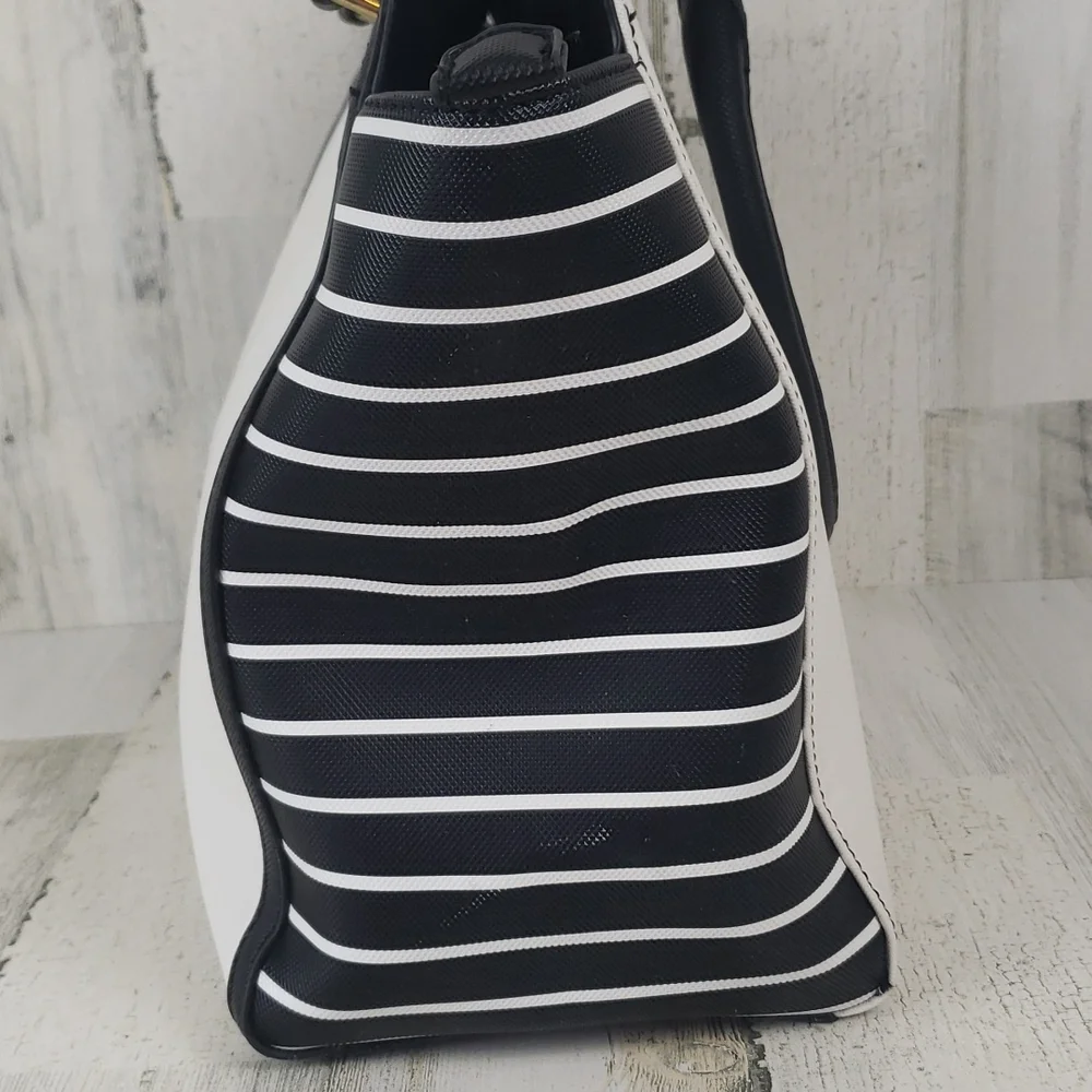 Kenneth Cole Reaction black white striped zipper large handbag goldtone accents - Picture 8 of 12